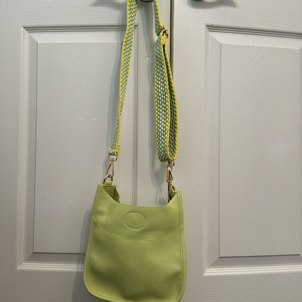 Ah.dorned purse. Maybe used one time in perfect condition